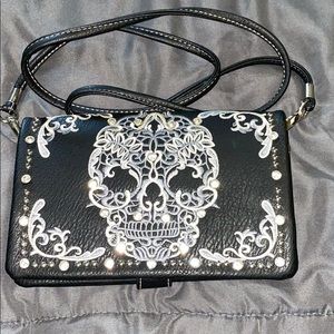 Skull crossbody clutch